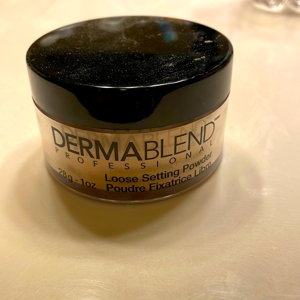 Dermablend loose setting powder